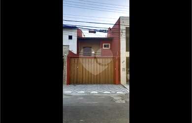 Imagem: A casa possui 4 Dormitórios, 5 Banheiros, 4 Vagas na garagem