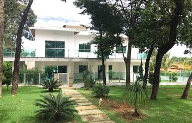 Imagem: A casa em condomínio possui 5 Dormitórios, 5 Banheiros, 4