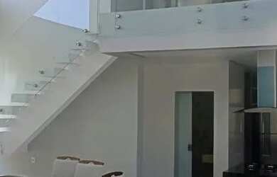 Imagem: A casa em condomínio possui 4 Dormitórios, 4 Banheiros, 5