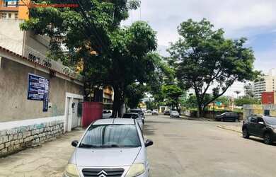 Imagem: A casa possui 4 Dormitórios, 3 Banheiros, 4 Vagas na garagem