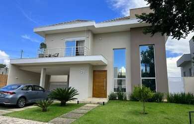 Imagem: A casa em condomínio possui 4 Dormitórios, 5 Banheiros, 4