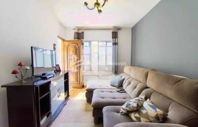 Imagem: A casa possui 4 Dormitórios, 3 Banheiros, 2 Vagas na garagem