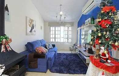 Imagem 5: Casa em Porto Alegre, no bairro Ipanema, com 3 dormitório s , e 3 banheiros,...