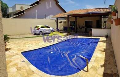 Imagem: A casa possui 3 Dormitórios, 3 Banheiros, 2 Vagas na garagem