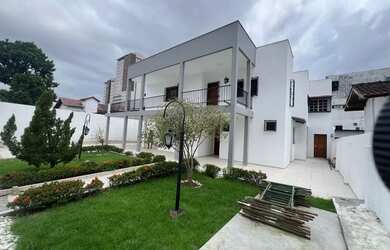 Imagem: CONSTANTINO NERY. COND LE VILLAGE BLANC. 400M2, 4 QTOS S/ 2