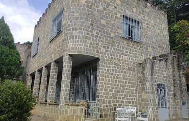 Imagem 3: Linda casa estilo castelo