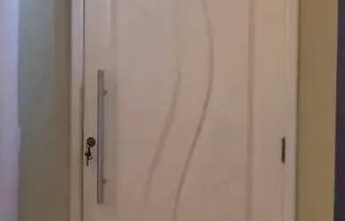 Imagem: A casa possui 2 Dormitórios, 1 Banheiro, 2 Vagas na garagem