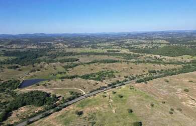 Imagem: A fazenda possui 2.710.400m² de Área e está localizado em