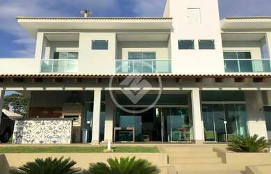 Imagem: A casa em condomínio possui 4 Dormitórios, 3 Banheiros, 5