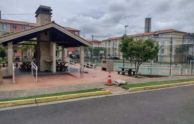 Imagem: O apartamento possui 2 Dormitórios, 1 Banheiro, 1 Vaga na garagem