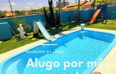 Imagem: A casa possui 2 Dormitórios, 2 Banheiros, 3 Vagas na garagem