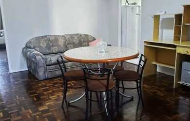 Imagem: O apartamento possui 2 Dormitórios, 1 Banheiro, 1 Vaga na garagem