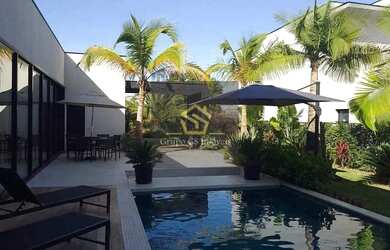 Imagem: A casa em condomínio possui 5 Dormitórios, 5 Banheiros, 5