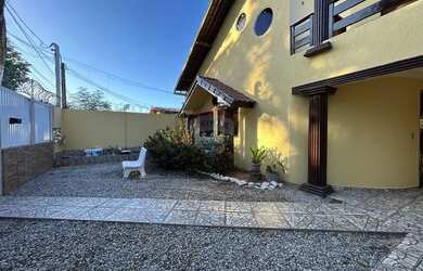 Imagem 2: CASA COM TRES QUARTOS SUITES, PISCINA