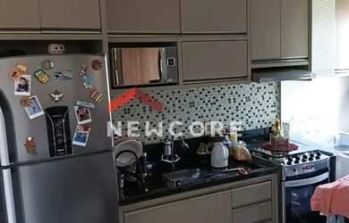 Imagem: O apartamento possui 2 Dormitórios, 1 Banheiro, 1 Vaga na garagem