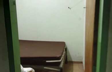 Imagem: A casa possui 2 Dormitórios, 1 Banheiro, 1 Vaga na garagem