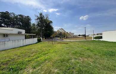 Imagem 7: Terreno com frente ao lago no Ninho Verde 1, lote único