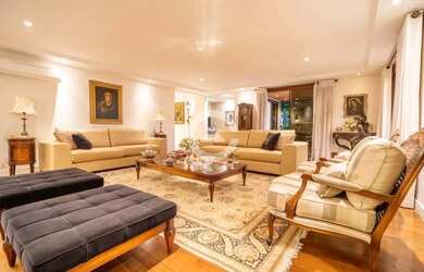 Imagem: O apartamento possui 4 Dormitórios, 2 Banheiros, 4 Vagas na