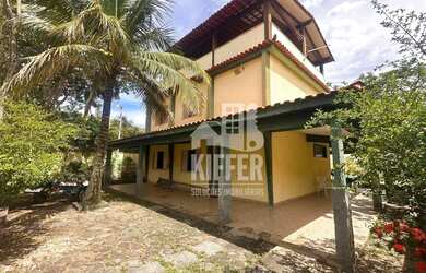 Imagem: A casa possui 5 Dormitórios, 4 Banheiros, 5 Vagas na garagem