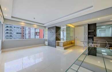 Imagem: O apartamento possui 2 Dormitórios, 2 Banheiros, 2 Vagas na