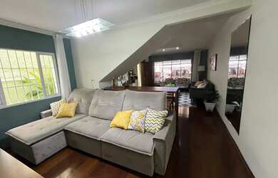 Imagem: A casa possui 4 Dormitórios, 5 Banheiros, 2 Vagas na garagem