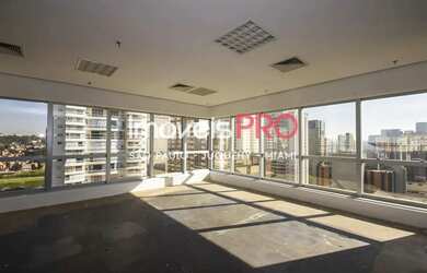 Imagem: O depósito possui 5 Vagas na garagem e 418m² de Área e está