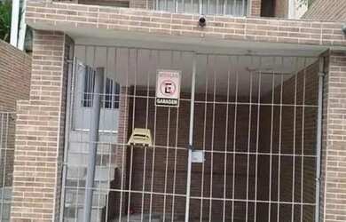 Imagem: A casa possui 2 Dormitórios, 2 Banheiros, 1 Vaga na garagem