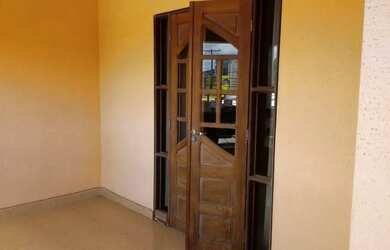 Imagem: A casa possui 3 Dormitórios e 2 Banheiros e está localizado