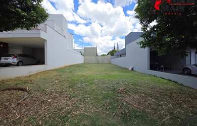 Imagem: O terreno possui 250m² de Área, Imóvel novo e está localizado