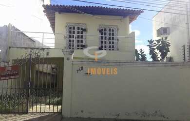 Imagem: A casa possui 4 Dormitórios, 3 Banheiros, 2 Vagas na garagem