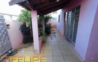 Imagem: A casa possui 2 Dormitórios, 1 Banheiro, 1 Vaga na garagem