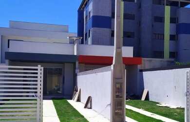 Imagem: A casa possui 2 Dormitórios, 1 Banheiro, 3 Vagas na garagem