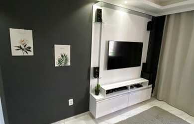 Imagem: O apartamento possui 2 Dormitórios, 1 Banheiro, 1 Vaga na garagem