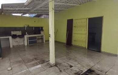 Imagem: A casa possui 2 Dormitórios, 1 Banheiro, 1 Vaga na garagem