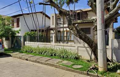 Imagem: A casa possui 5 Dormitórios, 5 Banheiros, 3 Vagas na garagem