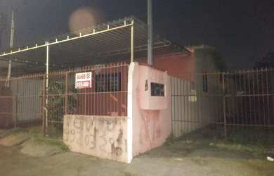 Imagem: A casa possui 5 Dormitórios, 3 Banheiros, 4 Vagas na garagem