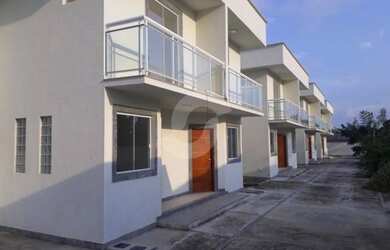 Imagem: A casa em condomínio possui 2 Dormitórios, 1 Banheiro, 2 Vagas