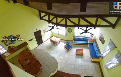 Imagem: A casa possui 3 Dormitórios, 2 Banheiros, 2 Vagas na garagem