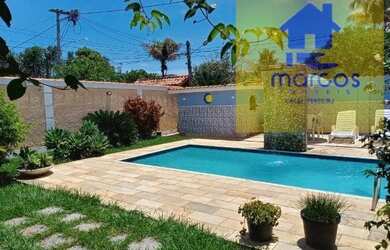 Imagem: A casa possui 4 Dormitórios, 4 Banheiros, 5 Vagas na garagem