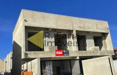 Imagem: A casa possui 3 Dormitórios, 3 Banheiros, 1 Vaga na garagem