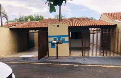 Imagem: A casa possui 2 Dormitórios, 1 Banheiro, 4 Vagas na garagem