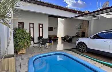 Imagem: A casa possui 1 Dormitório, 2 Banheiros, 1 Vaga na garagem