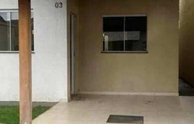 Imagem: A casa possui 3 Dormitórios, 2 Banheiros, 1 Vaga na garagem