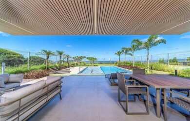 Imagem: A casa possui 5 Dormitórios, 5 Banheiros, 5 Vagas na garagem