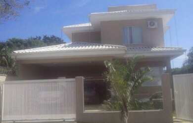 Imagem: A casa em condomínio possui 3 Dormitórios, 3 Banheiros, 2