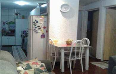 Imagem: O apartamento possui 2 Dormitórios, 1 Banheiro, 1 Vaga na garagem