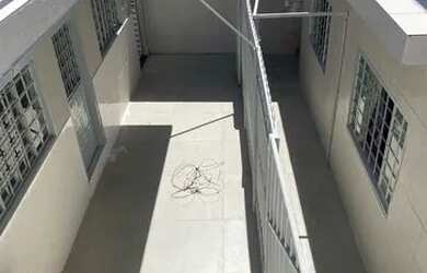 Imagem: A casa possui 4 Dormitórios, 2 Banheiros, 1 Vaga na garagem