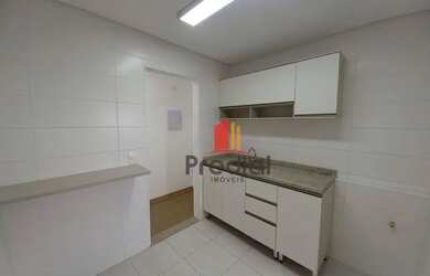 Imagem: O apartamento possui 3 Dormitórios, 1 Banheiro, 2 Vagas na