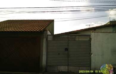 Imagem: A casa possui 3 Dormitórios, 3 Banheiros, 1 Vaga na garagem