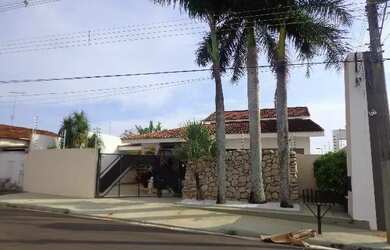 Imagem: A casa possui 3 Dormitórios, 5 Banheiros, 5 Vagas na garagem